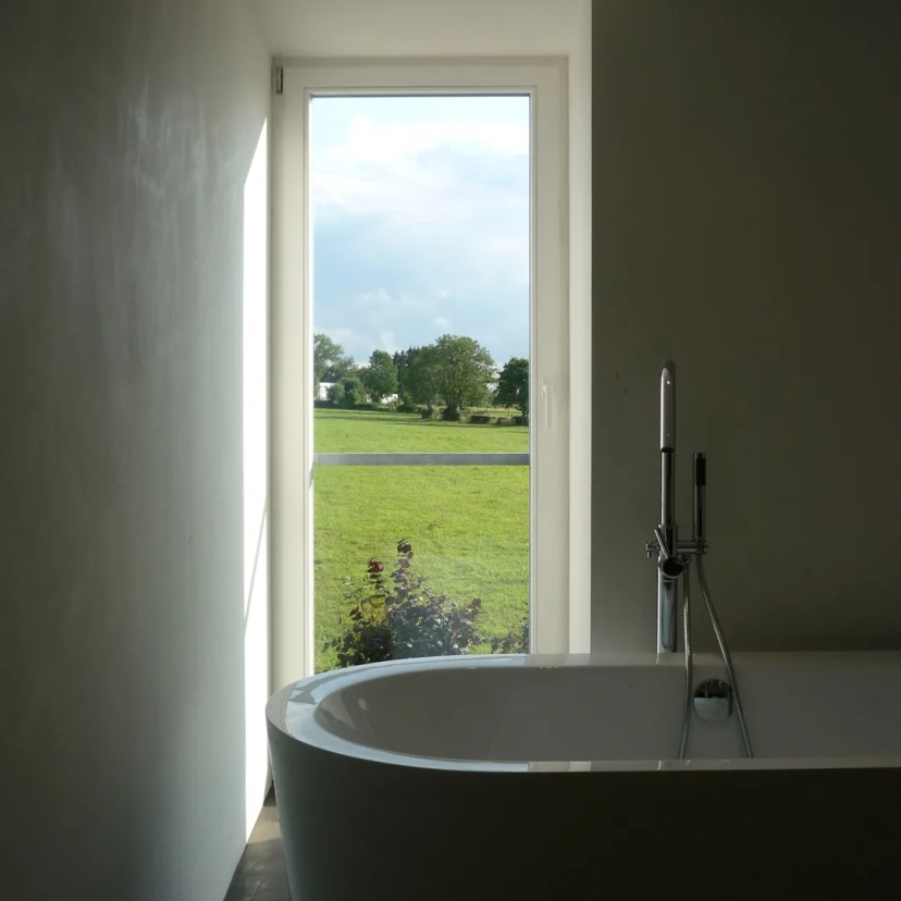 Nouvelle salle de bain avec vue sur le paysage à Soumagne