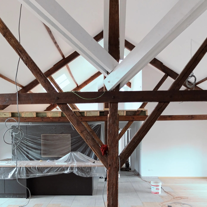 Finition intérieur d'un loft dans les charpentes