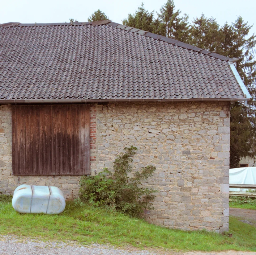 Elément de façade d'une ferme en pierre à Raeren
