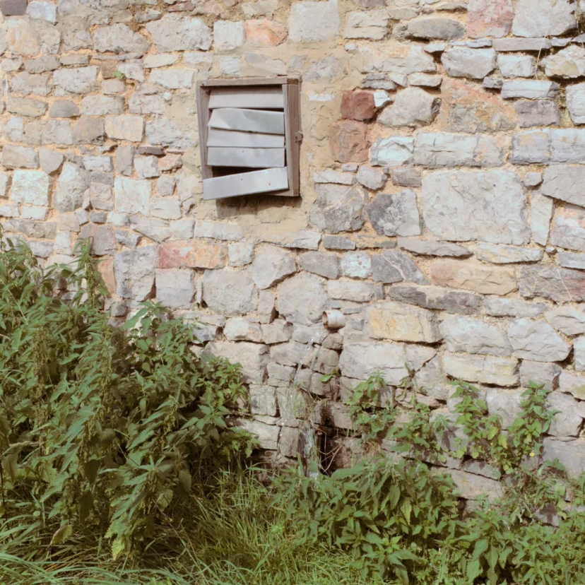 Détail de la pierre sur une façade de ferme